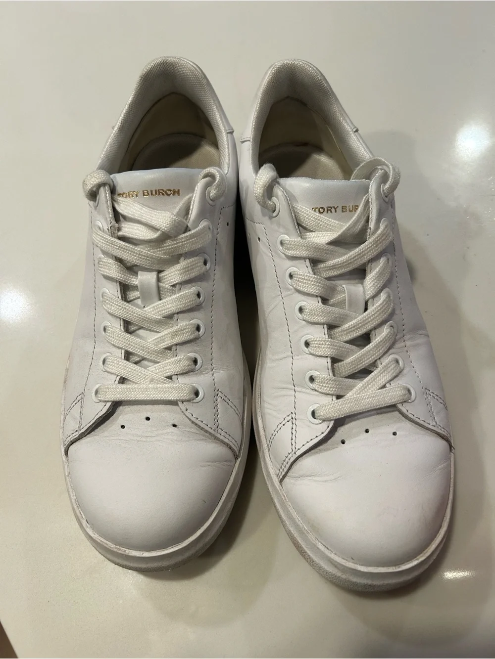 Tory Burch women’s Off-White Leather Logo Heel Sneakers. Size 8
